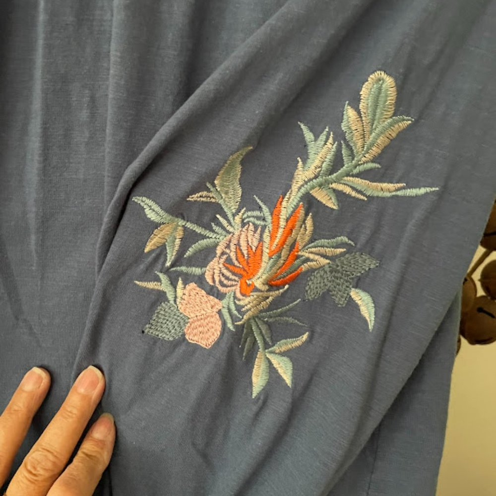 Solitaire Embroidered Balloon Sleeve Blouse - Picture 7 of 9
